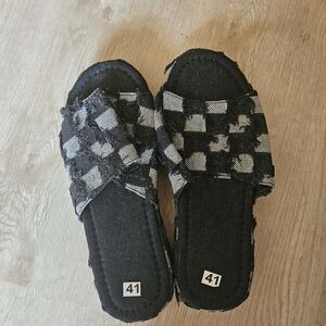 Womens Distressed Gray And Black Platform Sandals